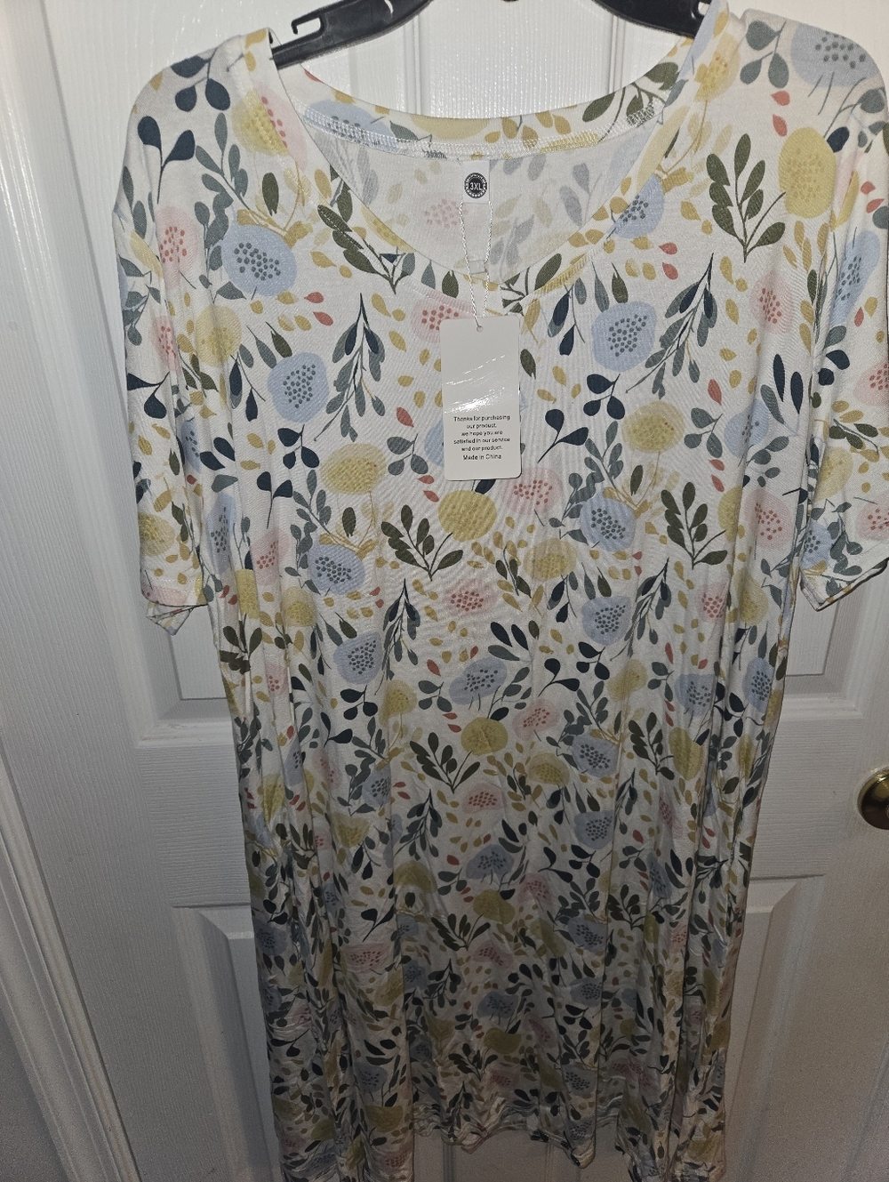 Womens 3xl Floral V-Neck Midi Dress in White with Pastel Print